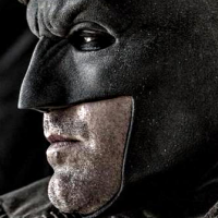 Batman V. Superman: A Origem da Justiça ganha nova imagem detalhando o Batman no deserto